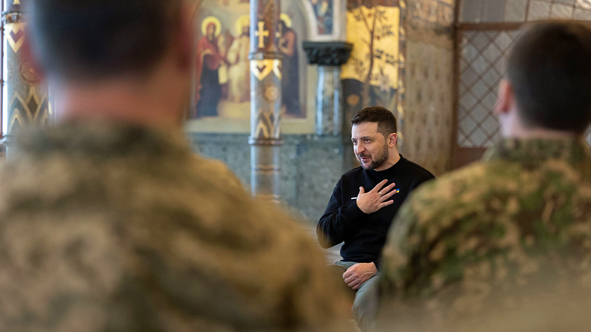 Президент Зеленський нагородив капеланів, які служать на передовій