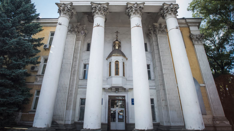 Російська окупаційна влада розкрадає храм ПЦУ, захоплений у Криму